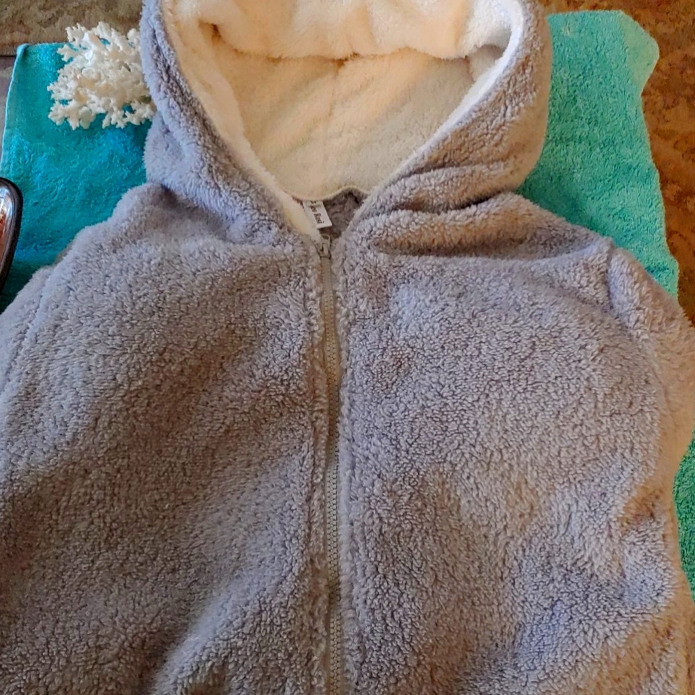 Faux fur hoodie sz med by Leo Rosi
